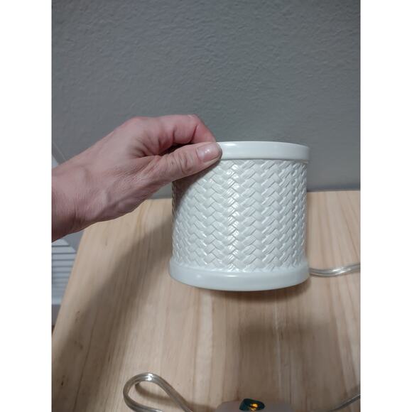 Scentsy SPW-02 white ceramic Dove Weave 13W electric scented wax warmer - Picture 4 of 12
